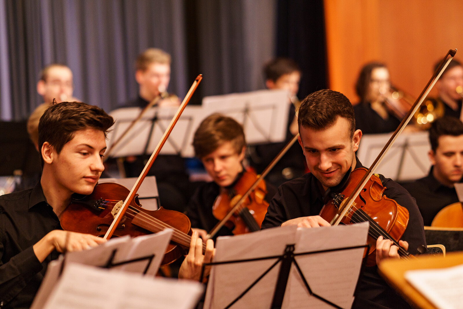 Violinisten in der Jungen Philharmonie