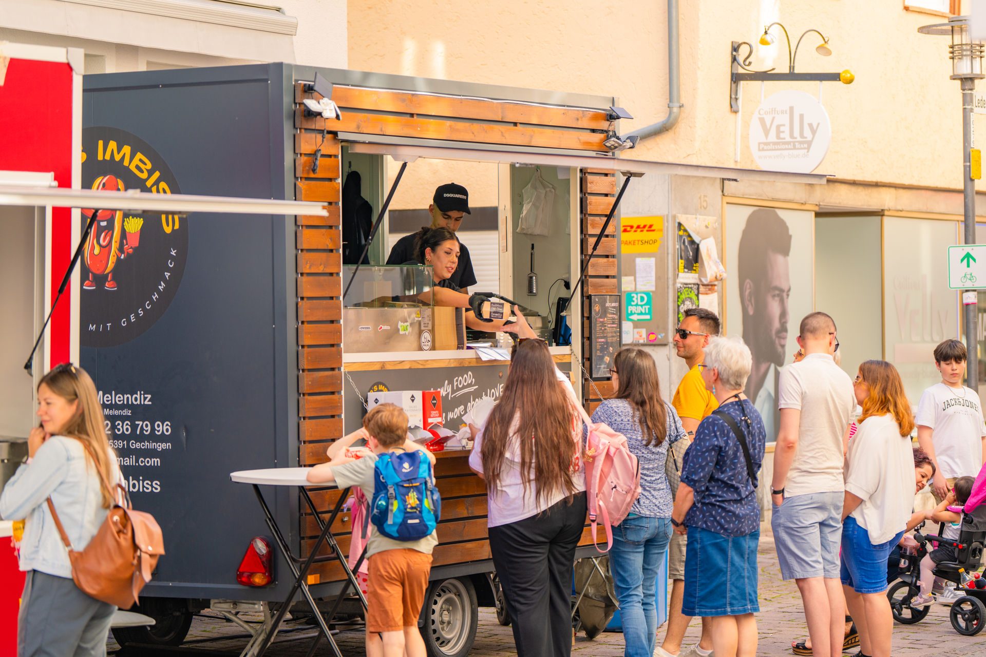 Besucherinnen und Besucher beim Bahnhofsfest in Calw